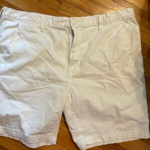Arizona Co men’s white shorts size 42